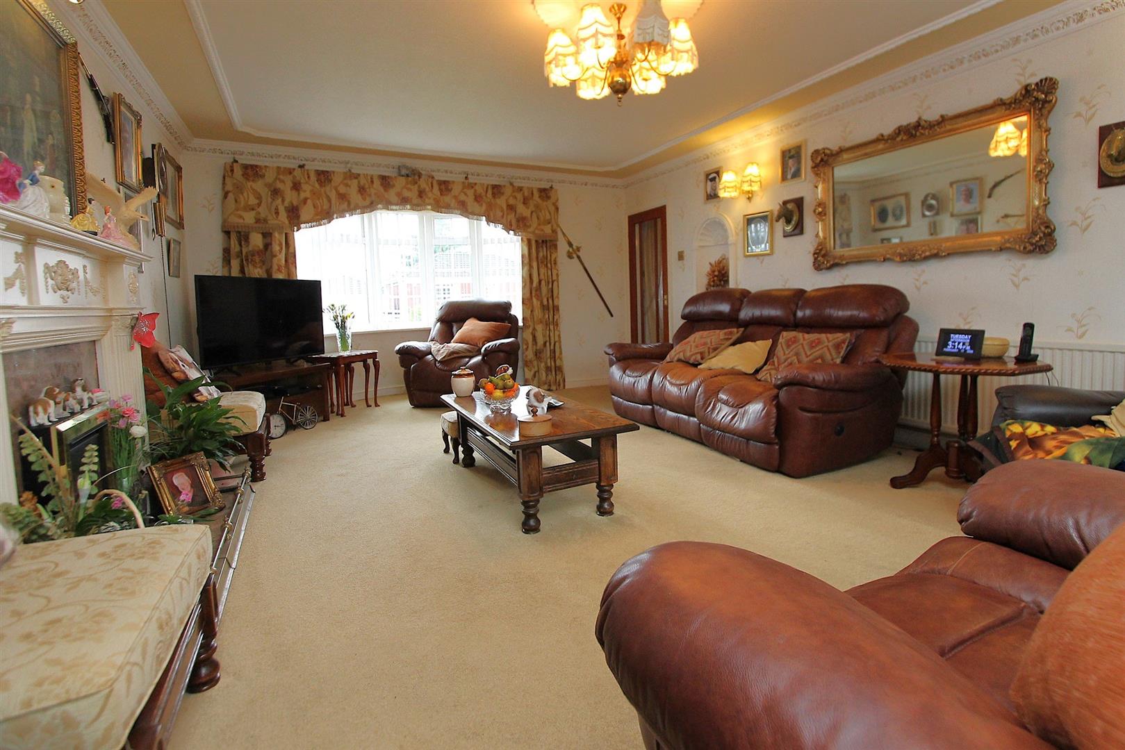 4 bed property in Shaftesbury Avenue, Stourbridge